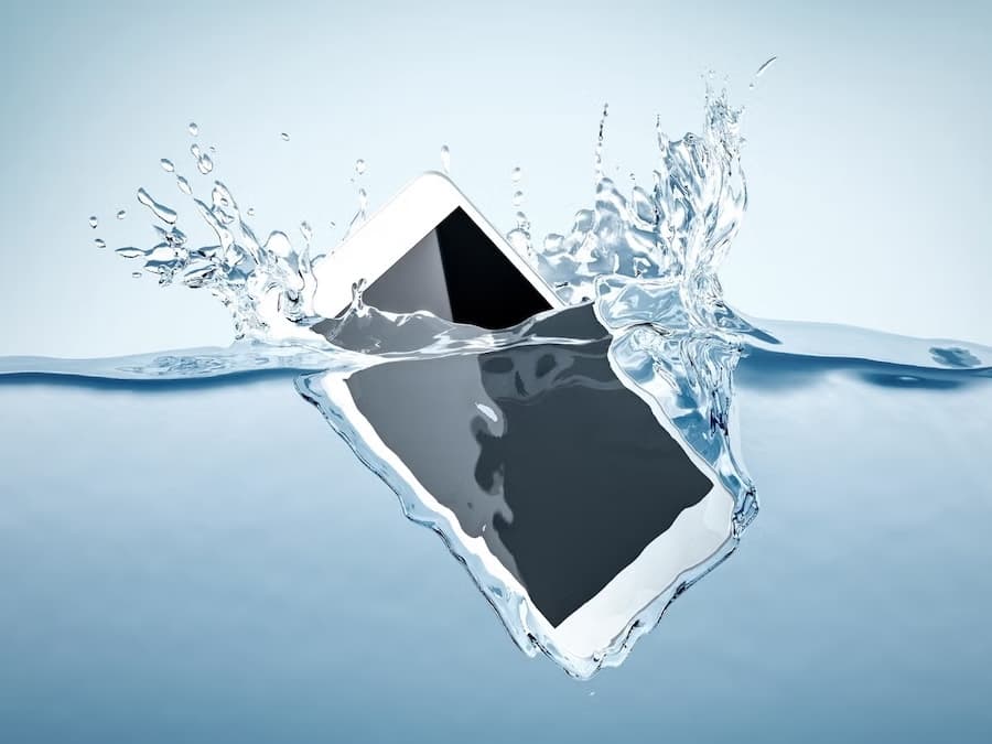 What To Do When You Drop Your Phone in Water
