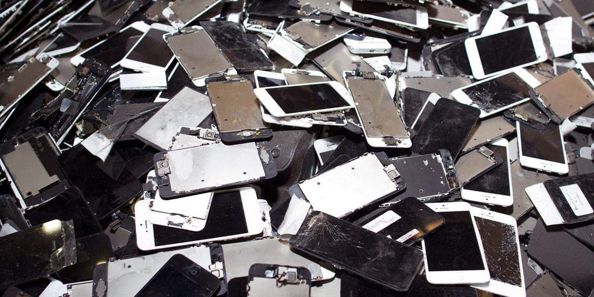 A Landfill of Phones - How Many Phones End Up in Waste Each Year?