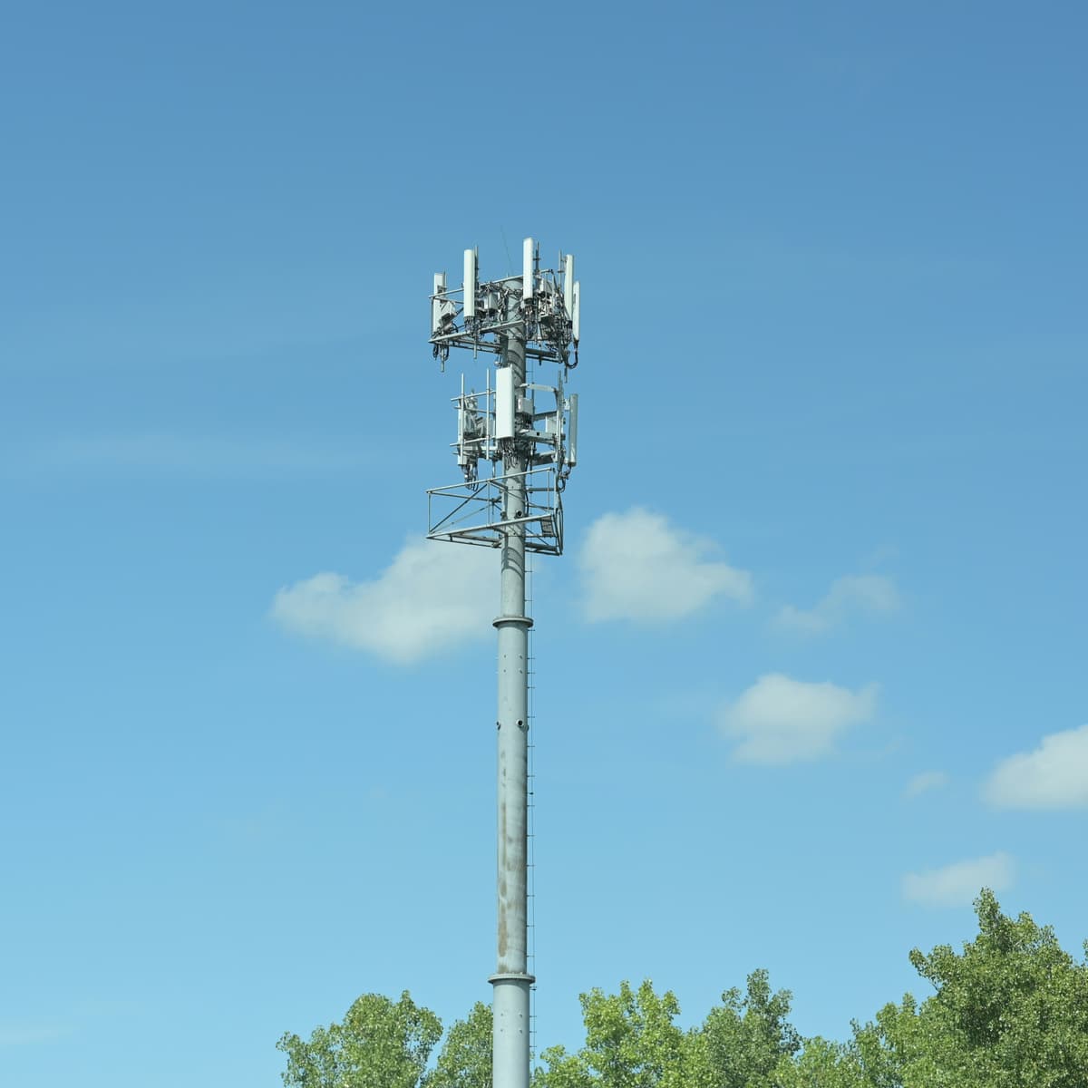 Why Is Mobile Phone Signal So Bad in the UK